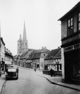 Burg, Breiter Weg mit der Kirche Unser Lieben Frauen (Foto: Brigitte Reimann, Literaturzentrum Neubrandenburg)